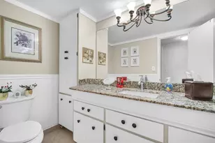 800 NE 195th St, Miami, FL 33179 - Photo 24