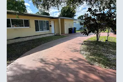 701 W Evanston Cir, Fort Lauderdale, FL 33312 - Photo 2