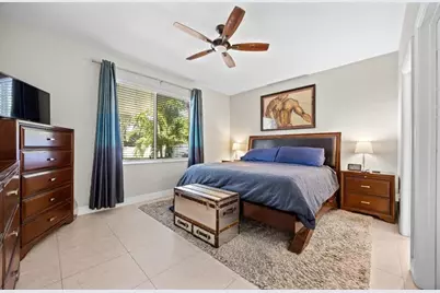 325 NE 34th St, Oakland Park, FL 33334 - Photo 12