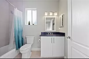 325 NE 34th St, Oakland Park, FL 33334 - Photo 18