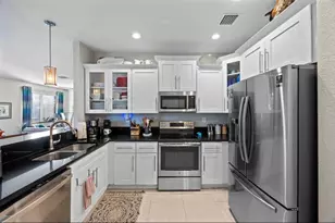 325 NE 34th St, Oakland Park, FL 33334 - Photo 4