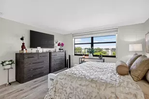 1000 Colony Point Cir, Pembroke Pines, FL 33026 - Photo 34