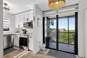 1000 Colony Point Cir, Pembroke Pines, FL 33026 - Photo 2