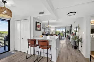 1000 Colony Point Cir, Pembroke Pines, FL 33026 - Photo 4