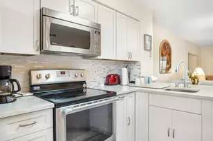 2334 S Cypress Bend Dr, Pompano Beach, FL 33069 - Photo 14