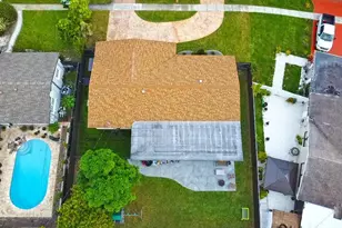 300 SW 65th Way, Pembroke Pines, FL 33023 - Photo 4