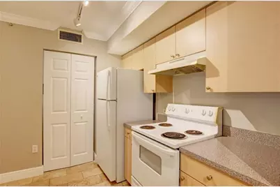 1312  Villa Ln, Unit #1312, Boynton Beach, FL 33435 - Photo 4