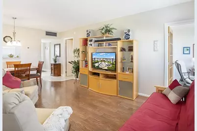 4705 NW 35th St, Unit #611, Lauderdale Lakes, FL 33319 - Photo 4