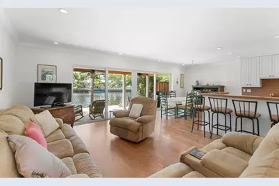 17  Middlesex Dr, Wilton Manors, FL 33305 - Photo 2