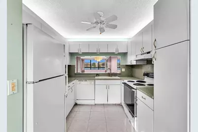 10442 E Clairmont Cir, Unit #204, Tamarac, FL 33321 - Photo 4