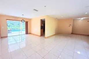 8800 NW 3 St, Pembroke Pines, FL 33024 - Photo 10