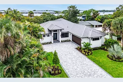 513 SW South Carolina Dr, Stuart, FL 34994 - Photo 1