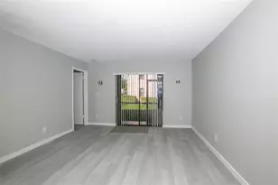 10557 NW 10th St, Pembroke Pines, FL 33026 - Photo 4