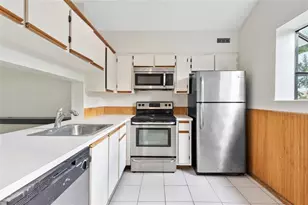 610 Gardens Dr, Pompano Beach, FL 33069 - Photo 16