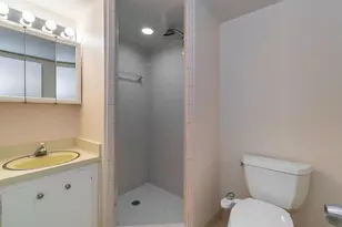 650 Tennis Club Dr, Fort Lauderdale, FL 33311 - Photo 16