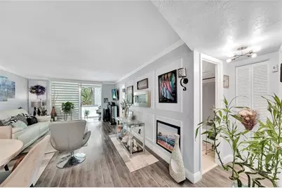 9281  Sunrise Lakes Blvd, Unit #212, Sunrise, FL 33322 - Photo 10