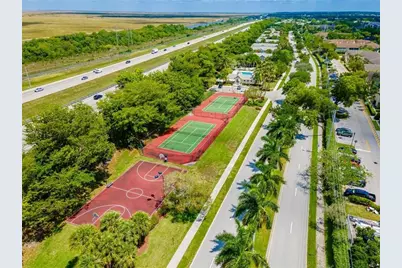 7813  Sanibel Dr, Tamarac, FL 33321 - Photo 2