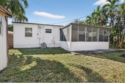 642 SW 11th St, Hallandale Beach, FL 33009 - Photo 16
