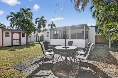 642 SW 11th St, Hallandale Beach, FL 33009 - Photo 18