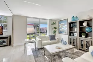 9720 S Hollybrook Lake Dr, Pembroke Pines, FL 33025 - Photo 4