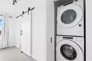 877 NE 195th St, Miami, FL 33179 - Photo 18