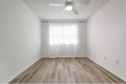 8520 NW 139th Ter, Unit #1602, Miami Lakes, FL 33016 - Photo 14