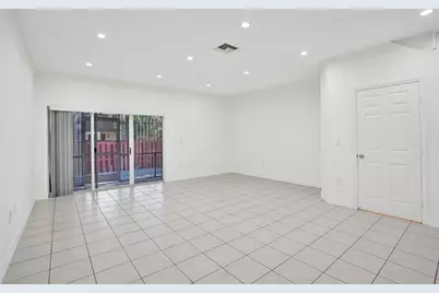 1003 NW 100th Ave, Pembroke Pines, FL 33024 - Photo 8