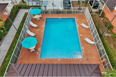 1003 NW 100th Ave, Pembroke Pines, FL 33024 - Photo 32