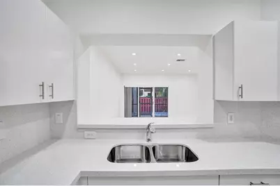 1003 NW 100th Ave, Pembroke Pines, FL 33024 - Photo 6