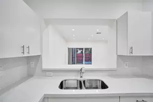 1003 NW 100th Ave, Pembroke Pines, FL 33024 - Photo 6