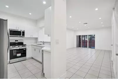 1003 NW 100th Ave, Pembroke Pines, FL 33024 - Photo 4