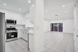 1003 NW 100th Ave, Pembroke Pines, FL 33024 - Photo 4