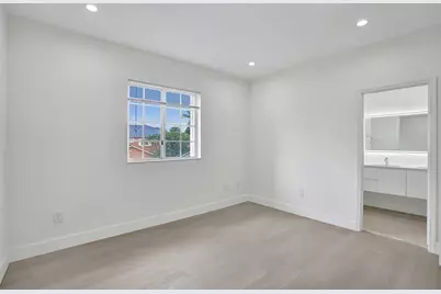 1003 NW 100th Ave, Pembroke Pines, FL 33024 - Photo 22