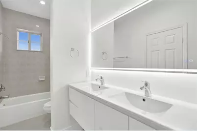 1003 NW 100th Ave, Pembroke Pines, FL 33024 - Photo 20