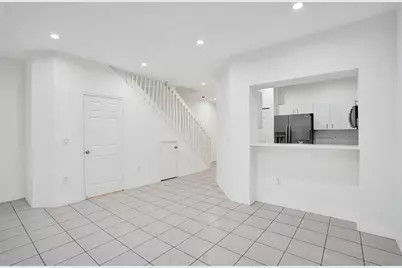 1003 NW 100th Ave, Pembroke Pines, FL 33024 - Photo 10