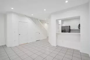 1003 NW 100th Ave, Pembroke Pines, FL 33024 - Photo 10