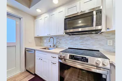 2050 NE 39th St, Unit #110, Lighthouse Point, FL 33064 - Photo 6