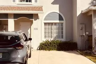 4735 SW 14th St, Deerfield Beach, FL 33442 - Photo 4