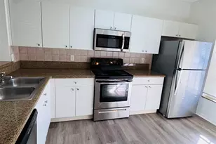 12113 SW 2nd St, Pembroke Pines, FL 33025 - Photo 2