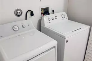 12113 SW 2nd St, Pembroke Pines, FL 33025 - Photo 10