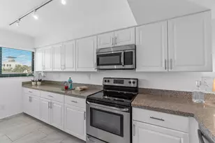 550 NE 21st Ave, Deerfield Beach, FL 33441 - Photo 8