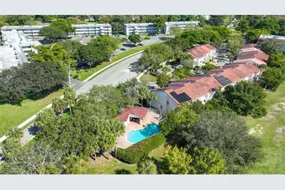 8464  Lagos De Campo Blvd, Tamarac, FL 33321 - Photo 38