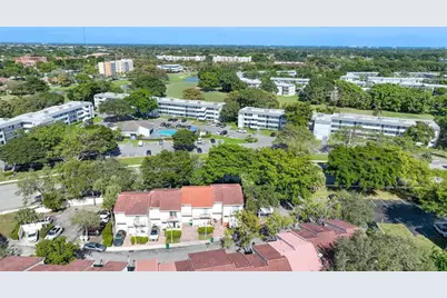 8464  Lagos De Campo Blvd, Tamarac, FL 33321 - Photo 34