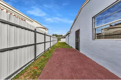 9311  Broad Manor Rd, Miami, FL 33147 - Photo 6