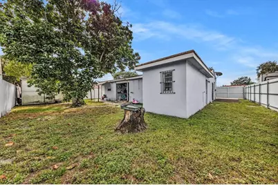 9311  Broad Manor Rd, Miami, FL 33147 - Photo 4