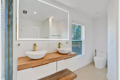 701 NE 164th St, Miami, FL 33162 - Photo 28