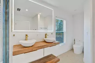 701 NE 164th St, Miami, FL 33162 - Photo 28