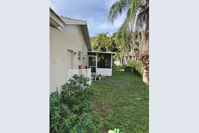 7611 NW 72nd Way, Tamarac, FL 33321 - Photo 2
