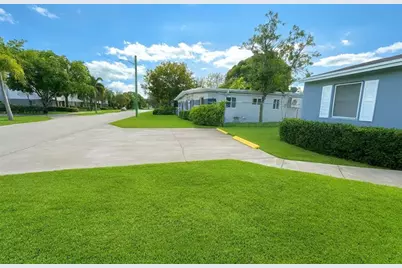 741 NW 10th Ter, Fort Lauderdale, FL 33311 - Photo 2