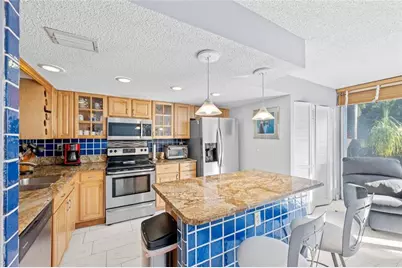 2212 NE 7th St, Hallandale Beach, FL 33009 - Photo 8